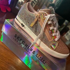 Skechers “Shout Outs” Girls size 4 (Women’s 6)